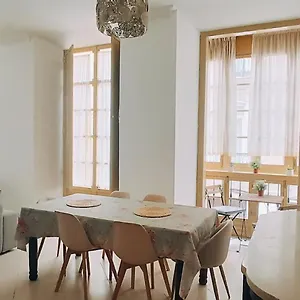 https://apt-apartamento-de-la-constitucion.hotelsinnerja.org